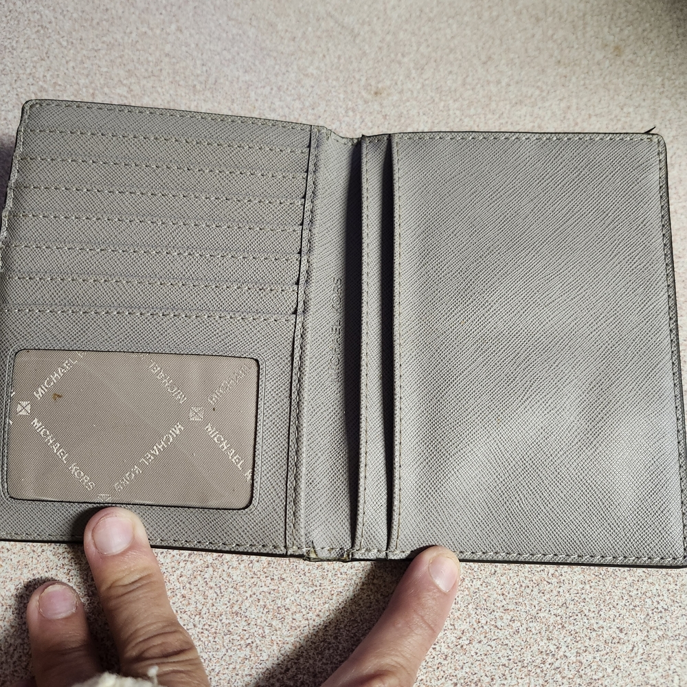 Michael Kors White Card Holder,wallet - Picture 5 of 8